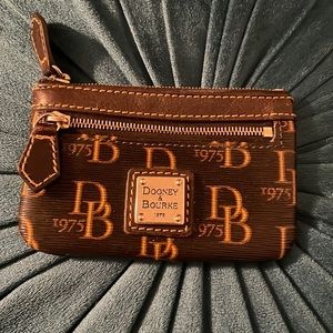Dooney &Bourke cling purse